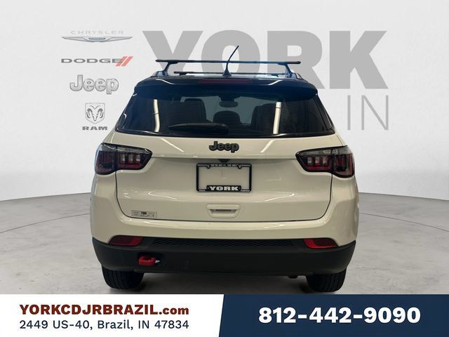 Used 2022 Jeep Compass Trailhawk w/ Trailhawk Convenience Group AWD/4WD image 4