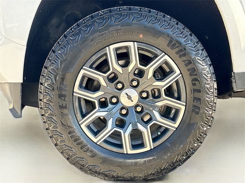 Used 2024 Chevrolet Colorado Z71 w/ Advanced Trailering Package image 30