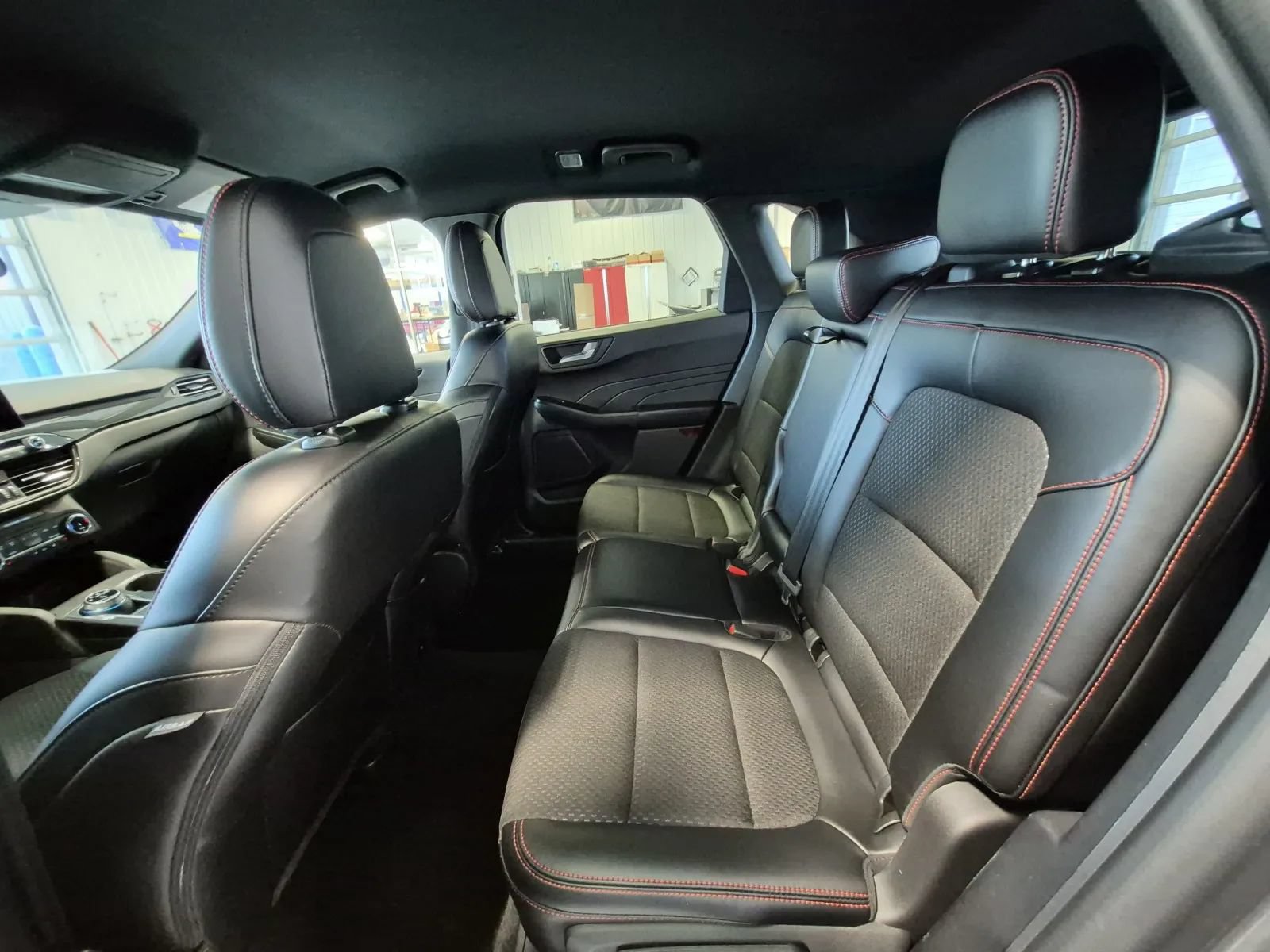 Used 2025 Ford Escape ST-Line Select AWD/4WD image 31