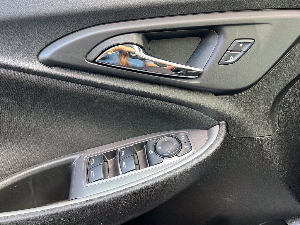 Used 2025 Chevrolet Malibu LT FWD image 21