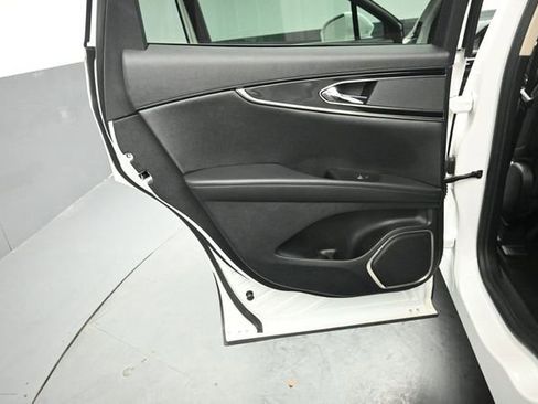 Certified 2023 Lincoln Nautilus AWD image 21