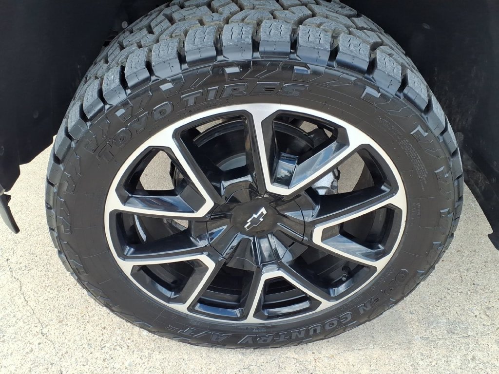 Used 2025 Chevrolet Silverado 1500 LT w/ Z71 Off-Road Package AWD/4WD image 9