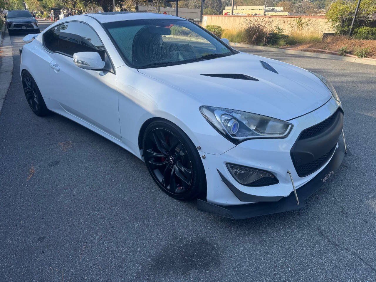 Used 2013 Hyundai Genesis 3.8 RWD image 2