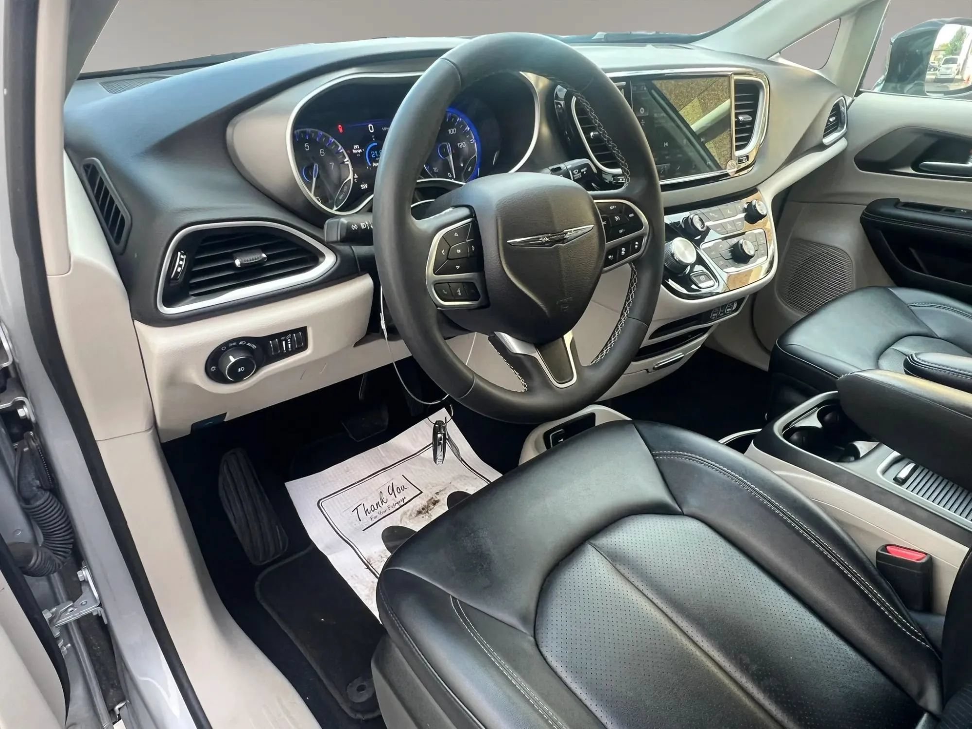 Used 2024 Chrysler Pacifica Touring-L FWD image 16