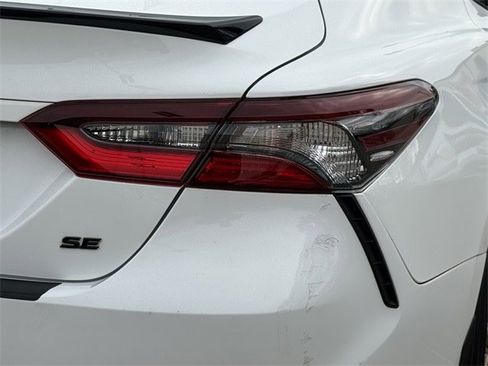 Used 2022 Toyota Corolla LE image 6