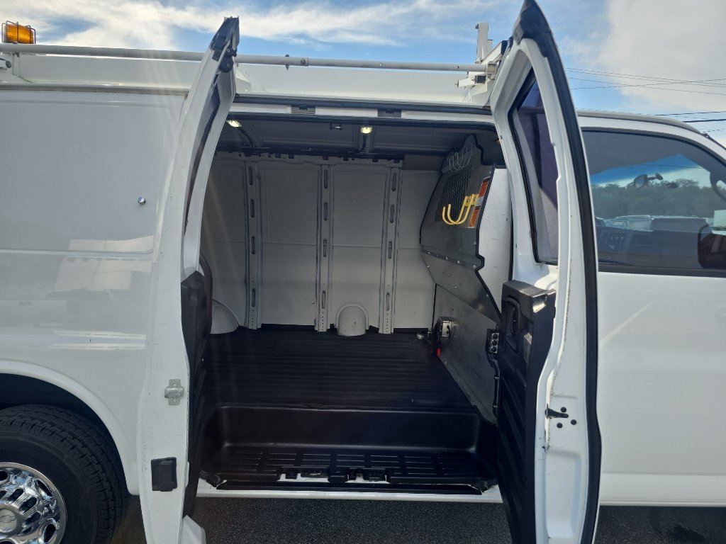 Used 2014 Chevrolet Express 2500 RWD image 9