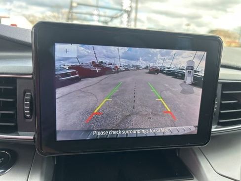 Used 2022 Ford Explorer XLT w/ Equipment Group 202A image 21