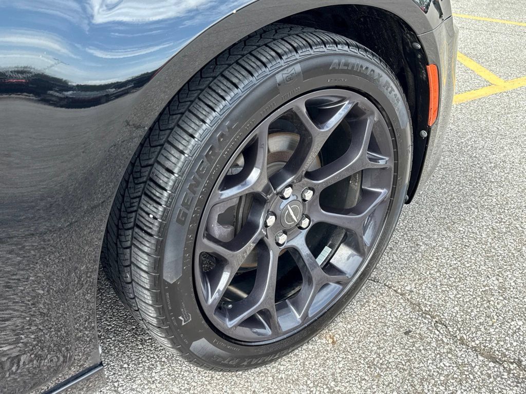 Used 2020 Chrysler 300 S w/ 300S Premium Group RWD image 43