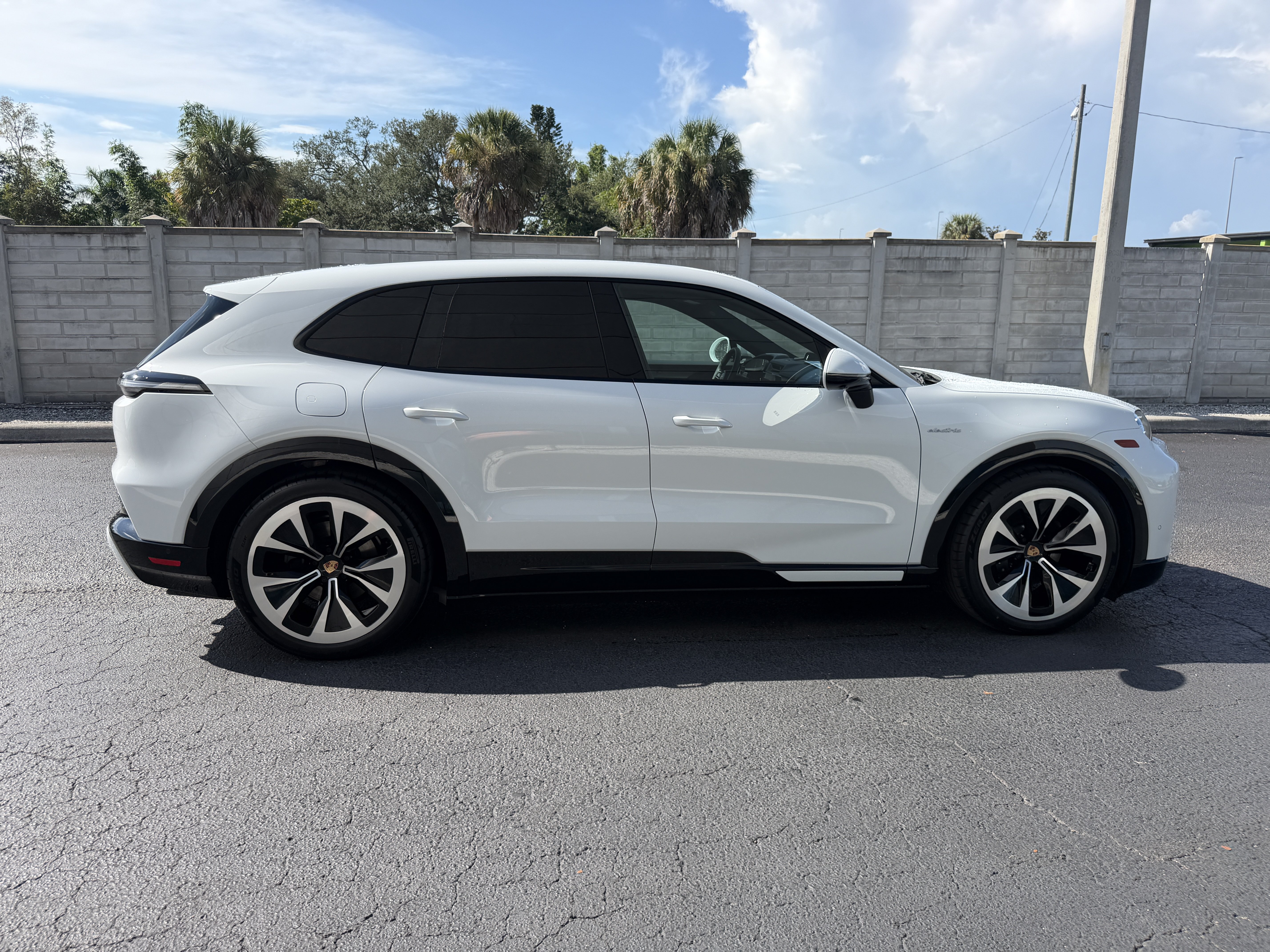 Used 2026 Porsche Cayenne Electric AWD/4WD image 7