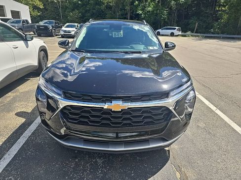 Certified 2024 Chevrolet Trax LT w/ Driver Confidence Package FWD image 3