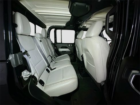 Used 2022 Jeep Gladiator Overland image 20