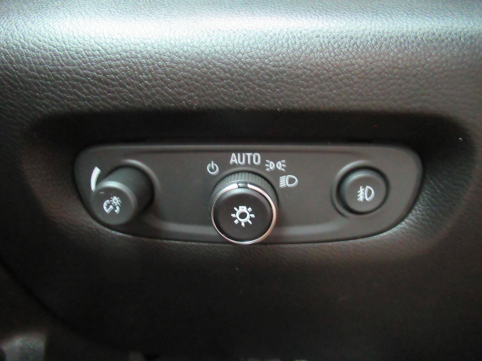 Used 2020 Chevrolet Traverse LT FWD image 24
