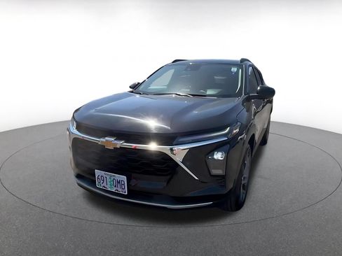 Used 2025 Chevrolet Trax LT w/ LT Convenience Package FWD image 7