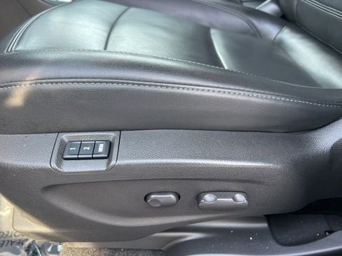 Used 2018 Buick Encore Premium image 21