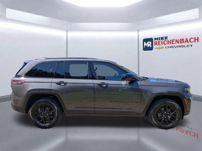 Used 2025 Jeep Grand Cherokee Altitude
