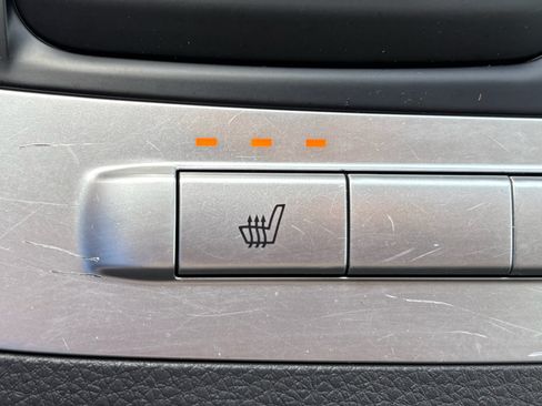 Used 2024 Kia Carnival LX FWD image 23