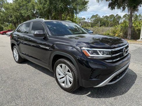 Used 2022 Volkswagen Atlas Cross Sport SE w/ Panoramic Sunroof Package image 3