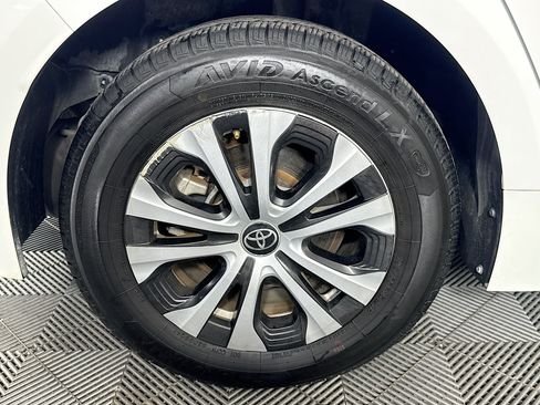 Used 2022 Toyota Corolla LE FWD image 31