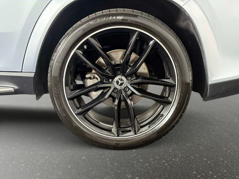 Used 2025 Mercedes-Benz GLS 580 4MATIC image 12