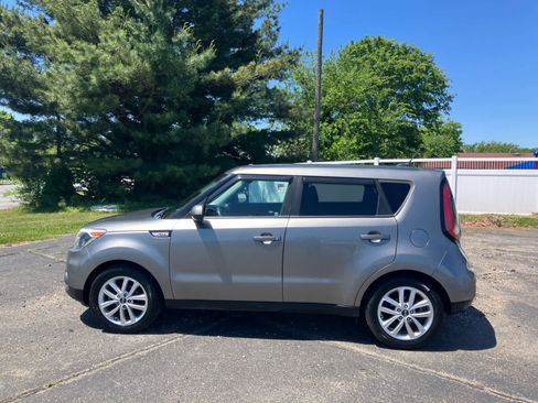 Used 2017 Kia Soul + FWD image 5
