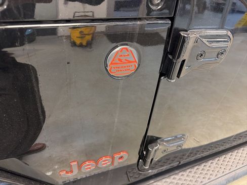 Used 2021 Jeep Gladiator Mojave w/ Dual Top Group image 40