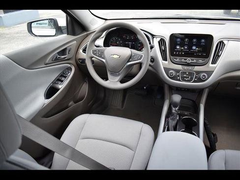 Used 2025 Chevrolet Malibu LS image 4