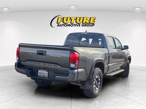 Used 2019 Toyota Tacoma TRD Off-Road image 4