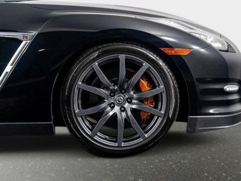 Used 2015 Nissan GT-R Premium image 6