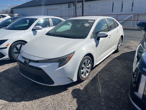 Used 2024 Toyota Corolla LE image 1