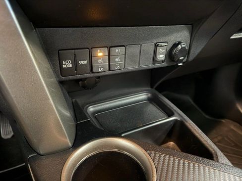 Used 2014 Toyota RAV4 Limited image 13