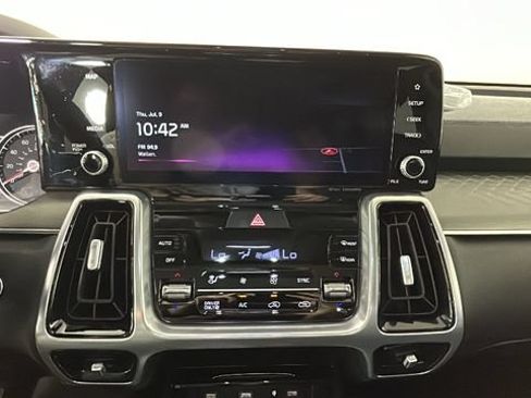 Used 2022 Kia Sorento SX w/ Panoramic Sunroof Package AWD/4WD image 23