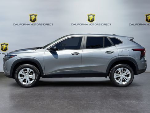 Used 2024 Chevrolet Trax LS w/ Driver Confidence Package FWD image 2