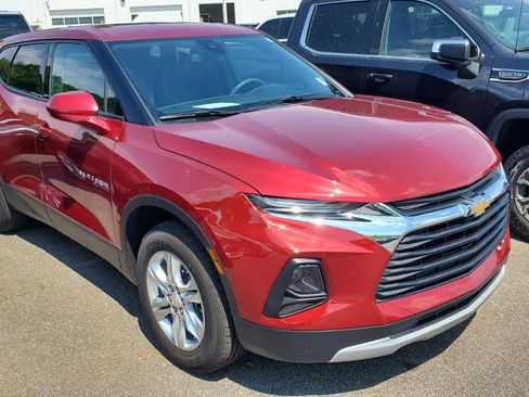 Used 2022 Chevrolet Blazer LT FWD image 2