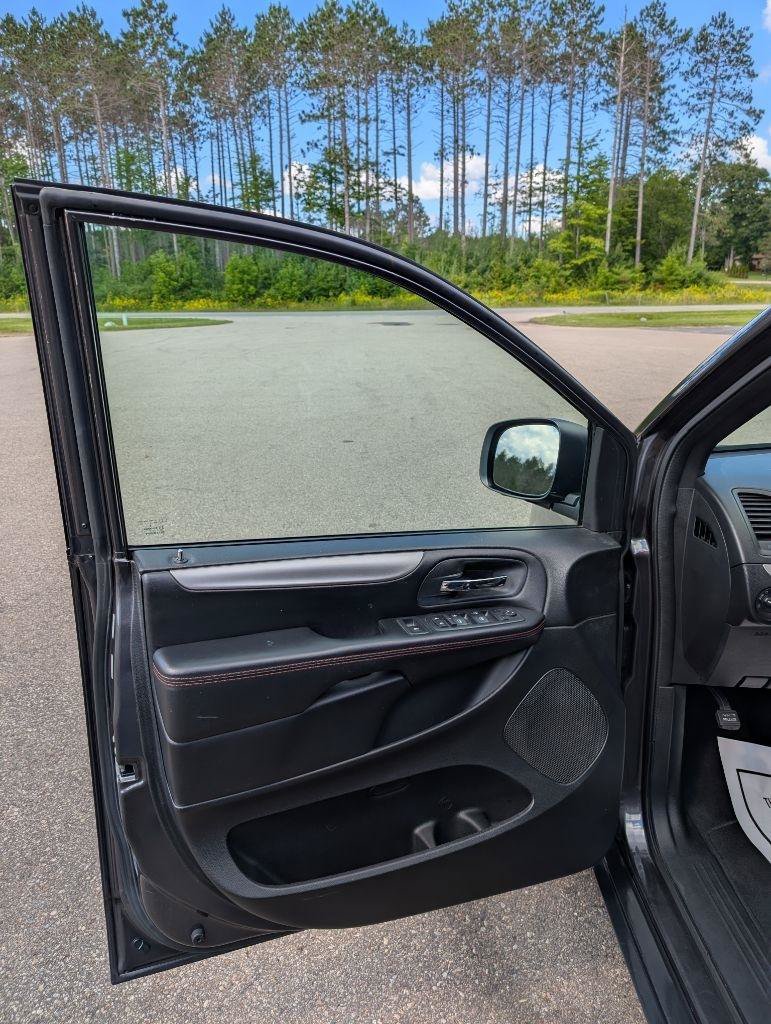 Used 2019 Dodge Grand Caravan GT FWD image 12