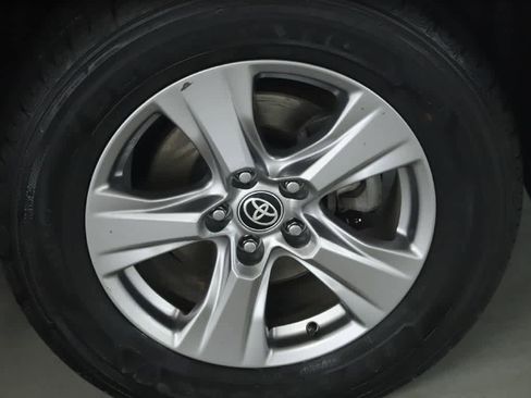 Certified 2023 Toyota RAV4 XLE w/ Convenience Package AWD/4WD image 10