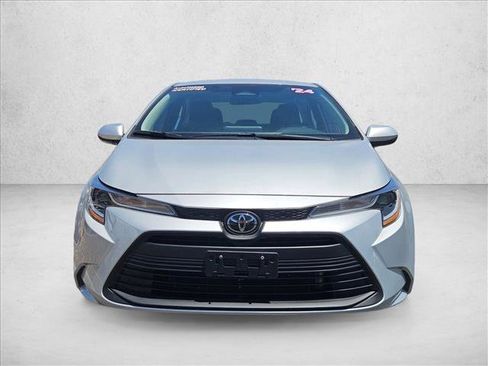 Used 2024 Toyota Corolla LE FWD image 2