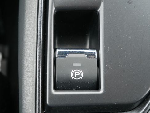 Used 2026 Subaru Crosstrek 2.5i Premium AWD/4WD image 31