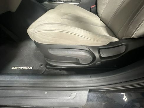 Used 2018 Kia Optima LX w/ 17" Alloy Wheels Package FWD image 16