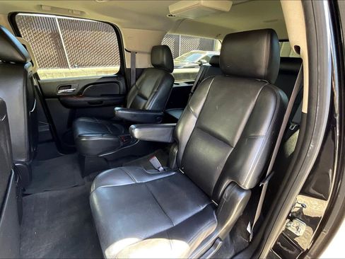 Used 2014 Chevrolet Suburban LTZ image 25
