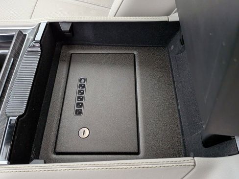 Used 2024 Jeep Wagoneer Series III w/ Premium Group I image 45