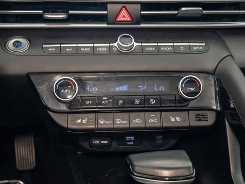 Used 2025 Hyundai Elantra Limited FWD image 21