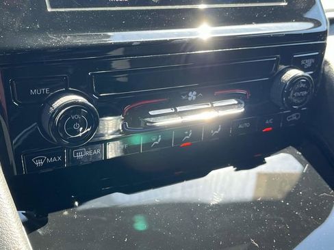 New 2025 Jeep Grand Cherokee L Laredo image 24