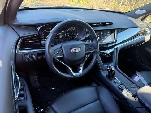 Certified 2025 Cadillac XT6 Premium Luxury image 4