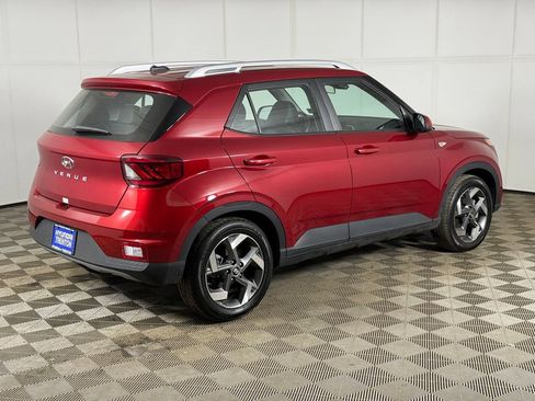Certified 2025 Hyundai Venue Limited FWD image 9
