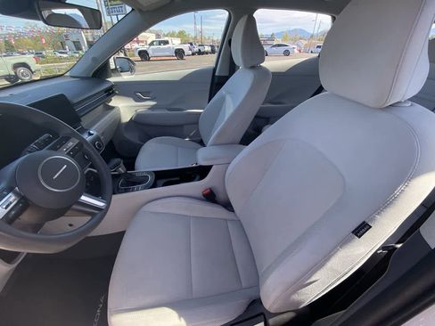 Used 2024 Hyundai Kona SE image 11