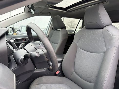 Used 2020 Toyota RAV4 XLE image 12