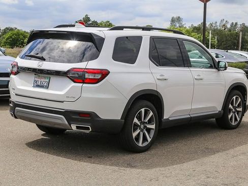Used 2024 Honda Pilot Elite image 5