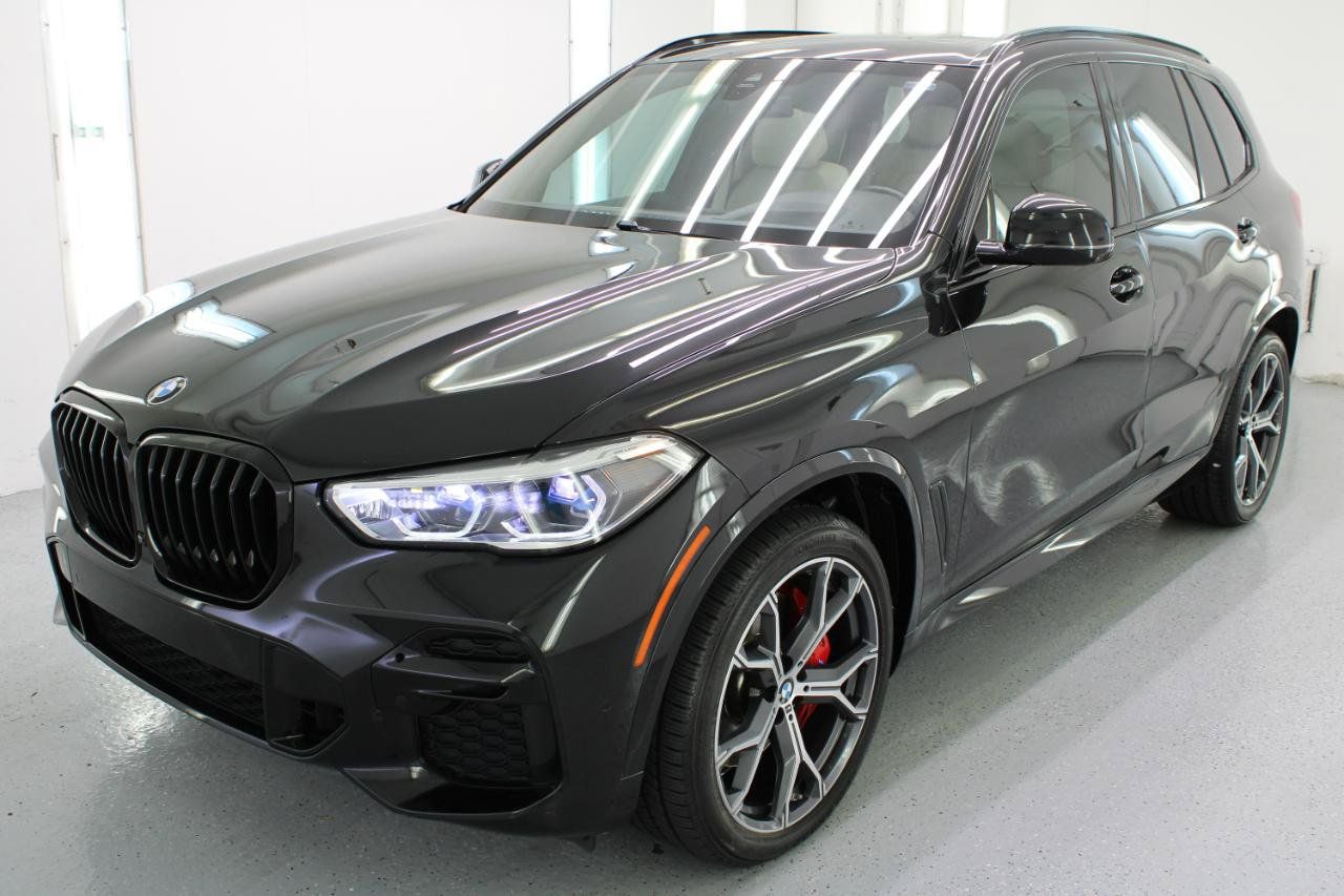 Used 2022 BMW X5 xDrive40i w/ M Sport Package AWD/4WD image 4