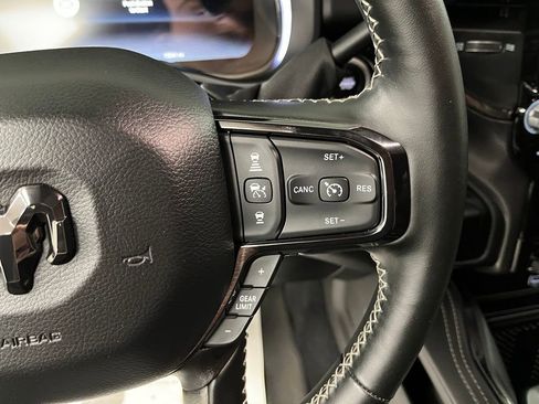 Used 2025 RAM 2500 Limited AWD/4WD image 30