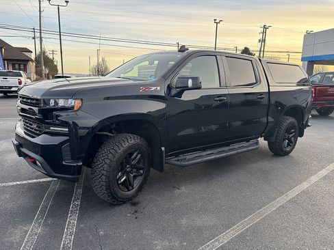 Used 2020 Chevrolet Silverado 1500 LT Trail Boss w/ Midnight Edition image 2